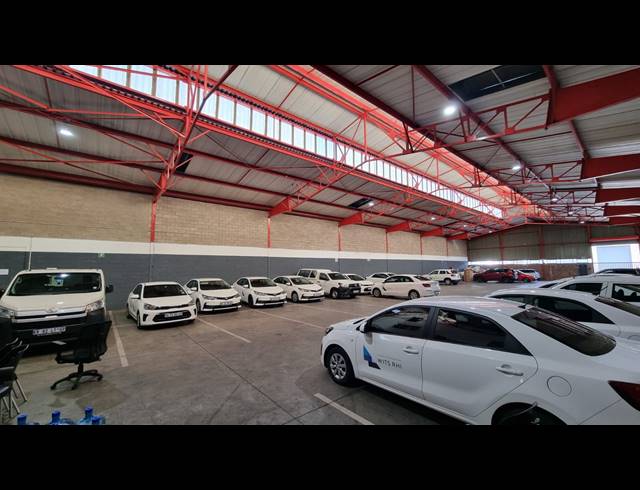 1,087M² WAREHOUSE TO LET IN JET PARK